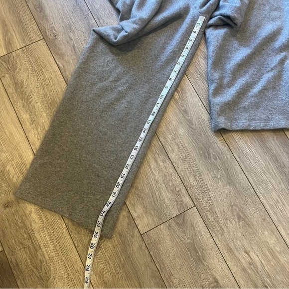 St. John Cropped Gray Sweat Pants - Picture 5 of 5